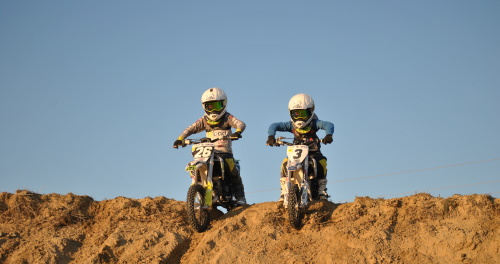 Tobias und Timo Scharinger / Motocross-Rookies aus Fischlham fiebern bereits dem Saisonstart entgegen